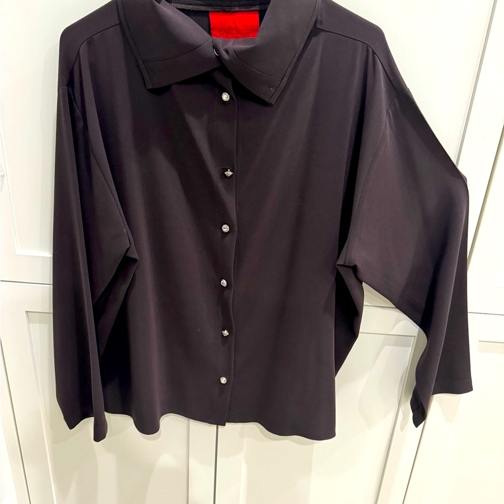 ladies dark purple. Gorgeous rhinestone buttons Slightly flared. Smoke free